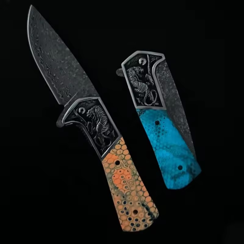 Coltello pieghevole da esterno damascato CO-42105 DA3244 - Blu / Seconda scelta